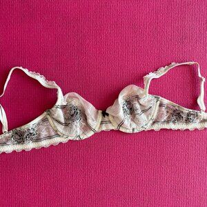 Victoria’s Secret White Lace Unlined Bra 32C